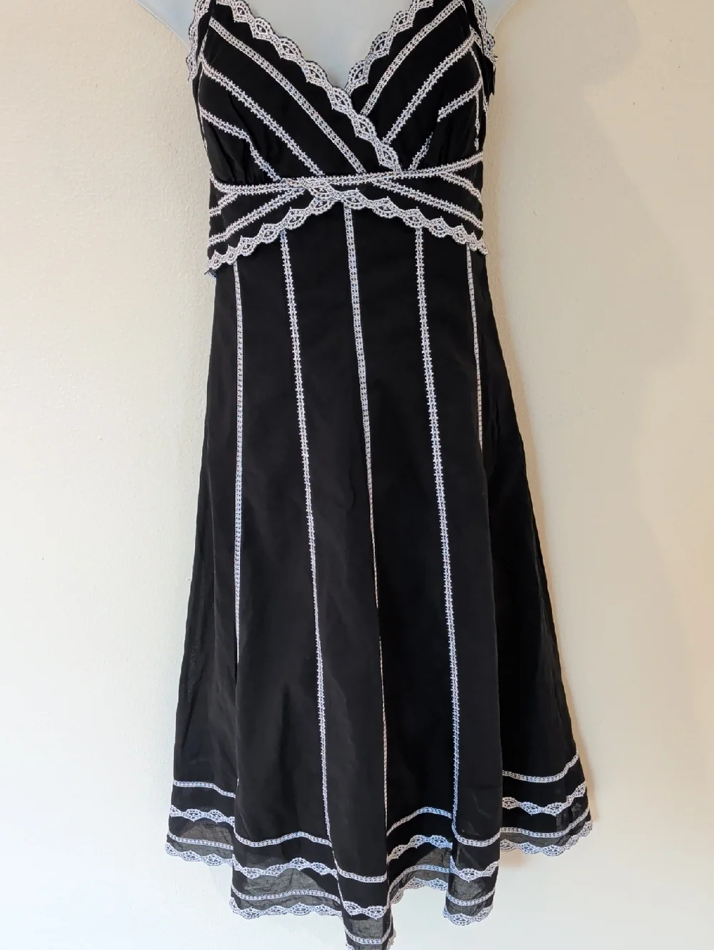 White House Black Market Black Halter Midi Dress with White Lace Details Size 4 - Picture 4 of 11